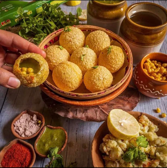 Pani puri 8pcs potato filling served with tamrind sauce