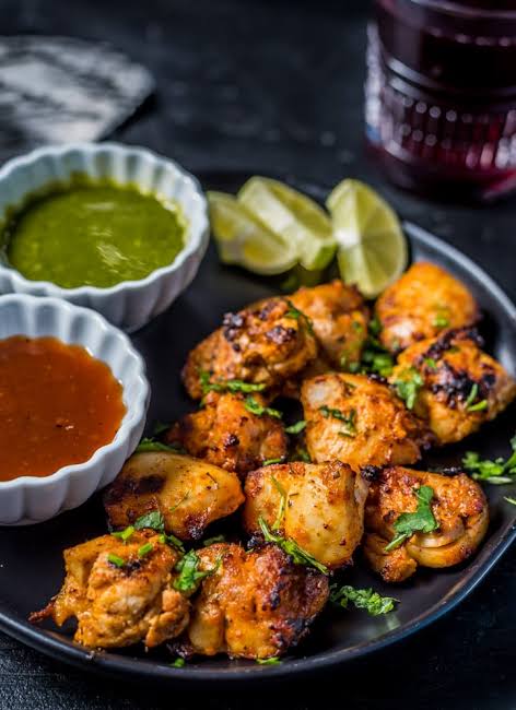 Chicken tikka boneless grilled in traditional charcoal served with green pudina chutney